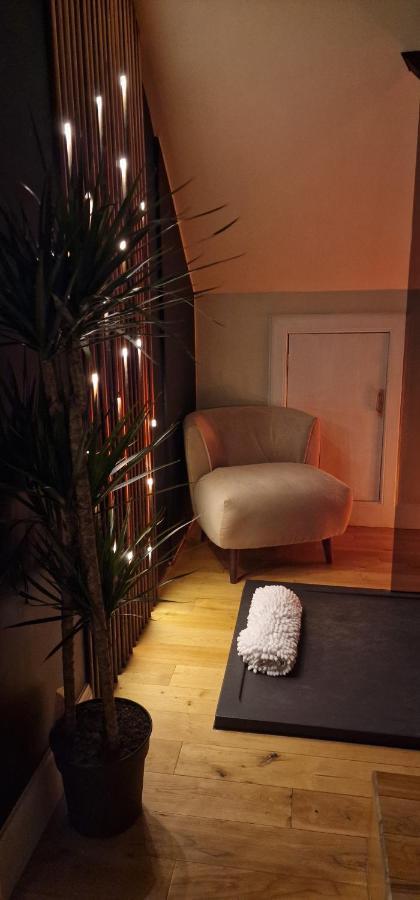 New Amazing The Black Wolf Suite The Grumpy Schnauzer B&B แอร์ดรี ภายนอก รูปภาพ