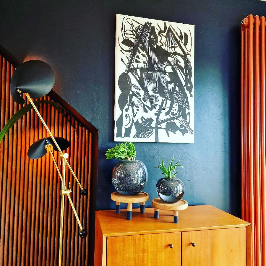 New Amazing The Black Wolf Suite The Grumpy Schnauzer B&B แอร์ดรี ภายนอก รูปภาพ