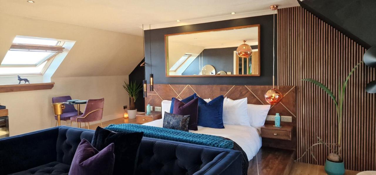 New Amazing The Black Wolf Suite The Grumpy Schnauzer B&B แอร์ดรี ภายนอก รูปภาพ